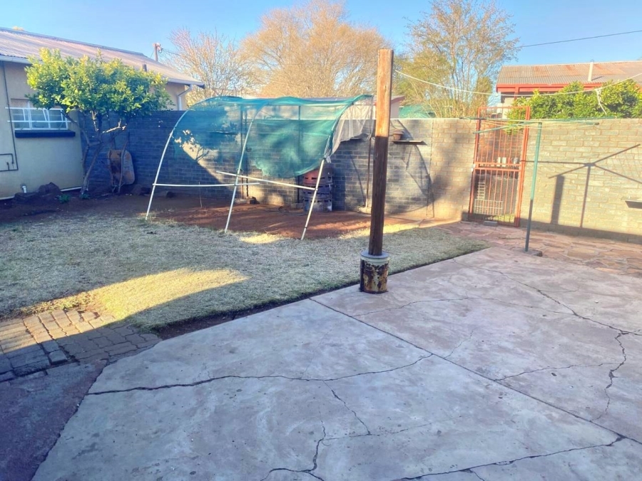 To Let 4 Bedroom Property for Rent in Kuruman Northern Cape